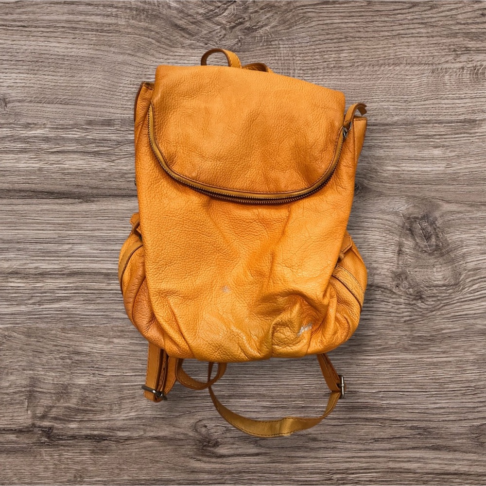 Frye & Co Elegant bright tan Women's Backpack - Picture 2 of 6